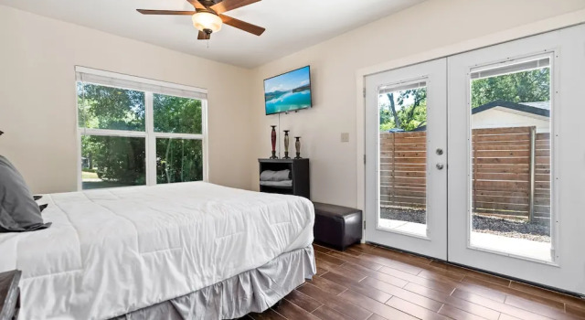 Screened-in Porch Walkable to Soco