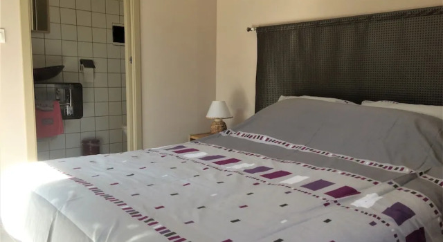 Les deux chemins, Book Hotel Hotels in Mons with Parking, Parking