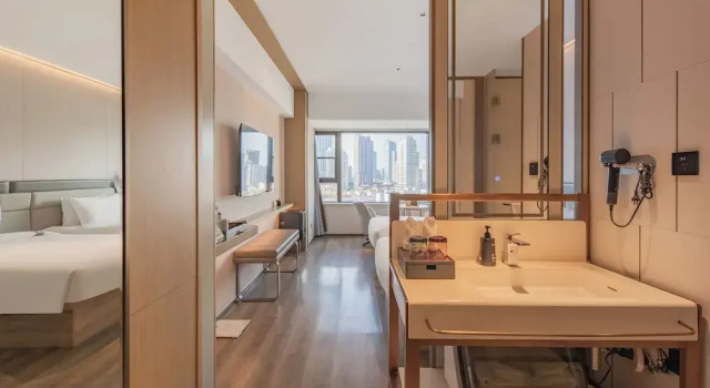 Двухместный номер Standard с видом на город Shanghai Elong Hotel