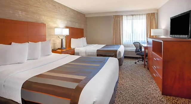 Четырёхместный люкс c 1 комнатой Wingate by Wyndham Detroit Metro Airport