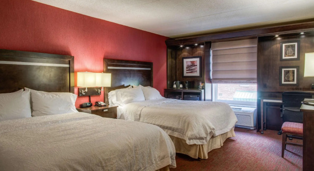 Четырёхместный номер Standard Hampton Inn & Suites Detroit/Airport Romulus