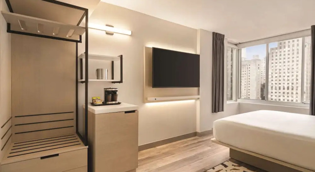 Двухместный студия люкс DoubleTree by Hilton New York Midtown Fifth Ave