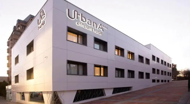 Urban A+++ Hotel, Забронировать Отель Трес Кантос Sierra Norte de Madrid, рядом с Торговый центр г. Трес-Кантос