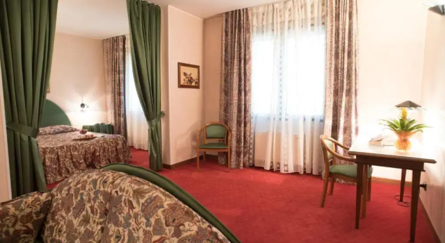Полулюкс Hotel Tessarin