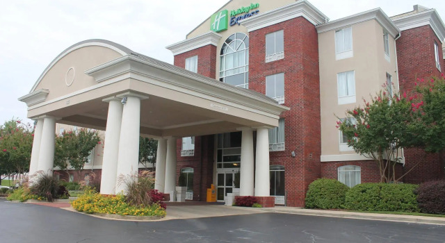Holiday Inn Express & Suites Starkville by IHG