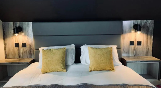 BREEZE SUITES - LUXURY GROUP ACCOM - SLEEPS 19, Забронировать Отель Отели Блэкпул с парковкой, рядом с Конференц-центр Winter Gardens, Парковка