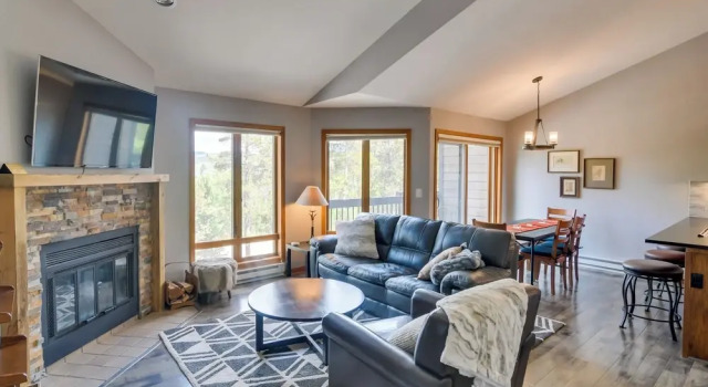 Апартаменты 6 Mi to Winter Park: Mtn-view Condo w/ Balcony!
