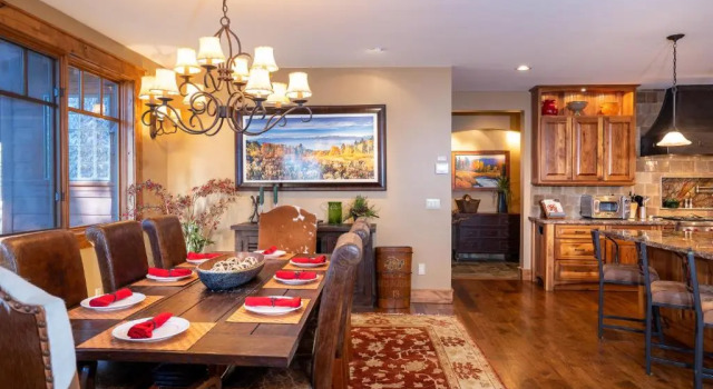 Luxury 4BD Located at Old Greenwood!, Rezerwuj Hotel Hotele w Squaw Valley z basenem, Basen
