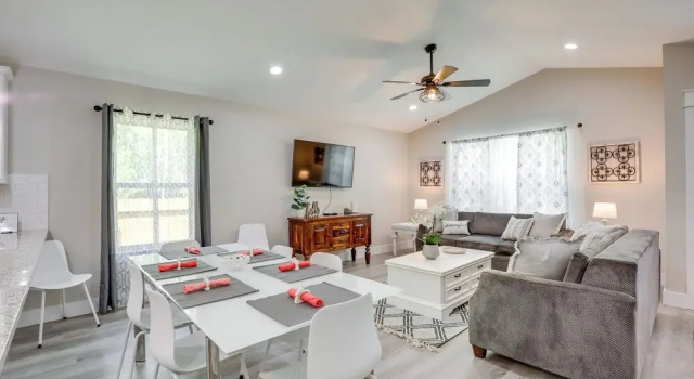 Brand New St Augustine Home - 5 Mi to Beach!, Забронировать Дом для отпуска Виллы Saint Augustine Area, Вилла
