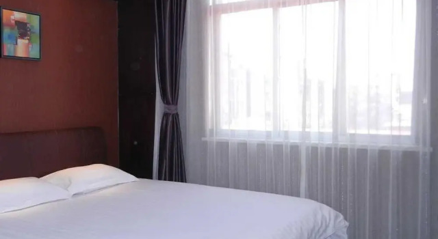 Huadong Hotel, Book Hotel Hoteller i Qitai med parkering, Parkering