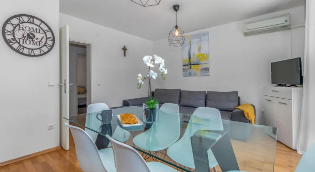 Amazing Apartment in Dramalj With 2 Bedrooms and Wifi