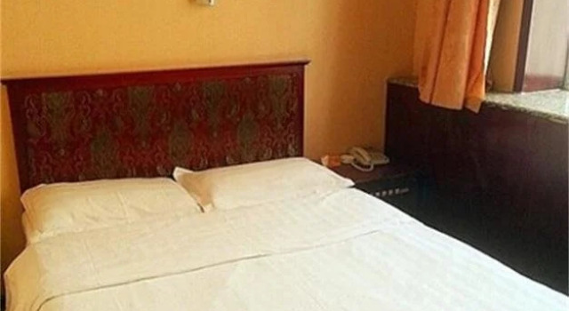 Urumchi Lisen Business Hotel, Boek Hotel Tianshan 