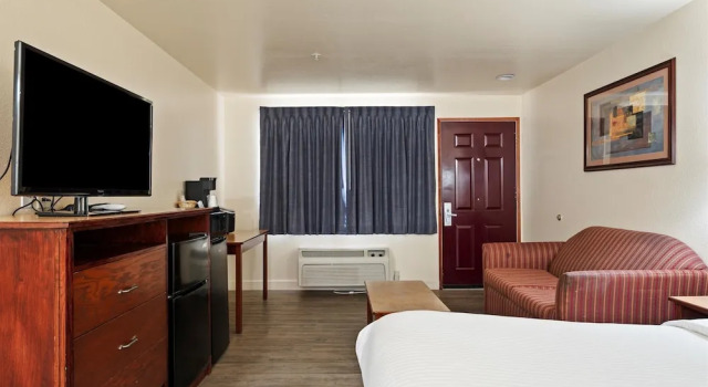 Одноместный номер Economy Quincy INN and Suites