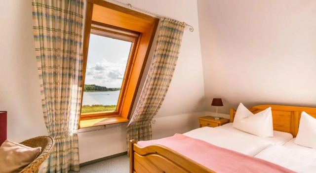 Трёхместный номер Standard с видом на озеро Hotel Am Fleesensee