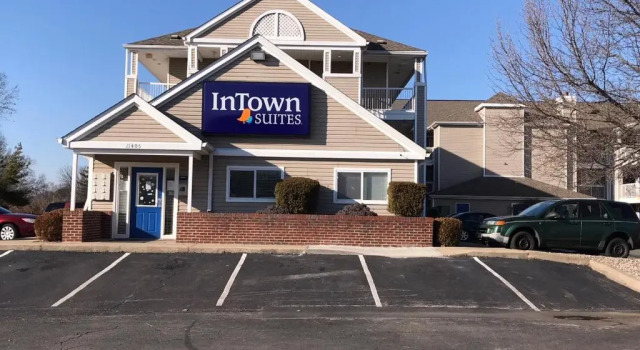 InTown Suites Extended Stay Louisville KY - Northeast, Забронировать Отель Луисвилл Louisville Metropolitan Area