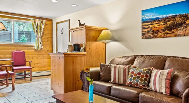 Двухместный люкс с балконом Box Canyon Lodge and Hot Springs