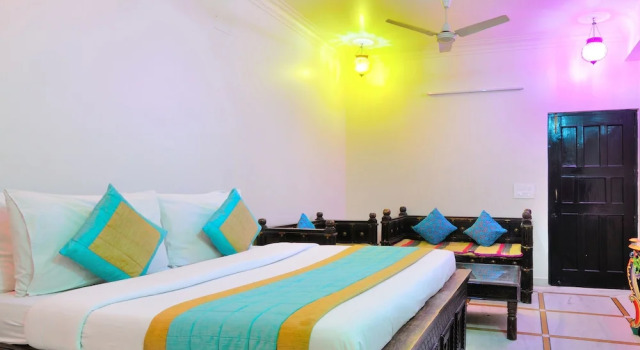 Семейный номер Standard с балконом и с красивым видом из окна Jyoti Mahal A Royal Heritage Hotel - 5 Mins from New Delhi Railway station & 2Mins From Metro