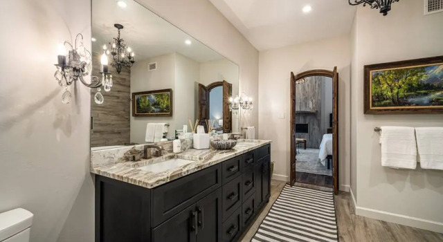 The Lincoln Street Inn by Boutiq, Забронировать Отель Фредериксберг Texas Wine Country, рядом с Театр Rockbox