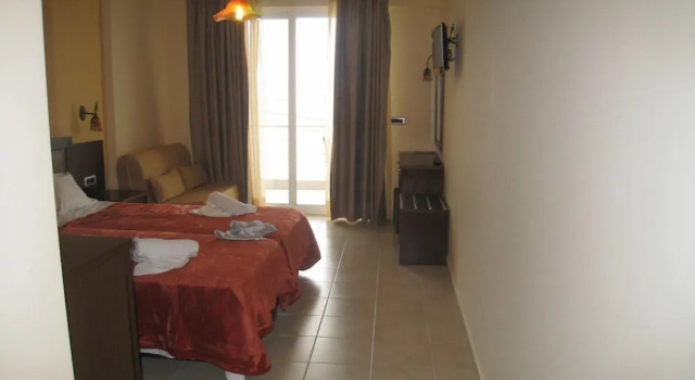 Трёхместный номер Standard с балконом 9 Queens Spa Hotel