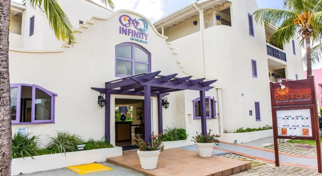 Infinity on the Beach, Prenota Hotel St. Lawrence Gap Christ Church