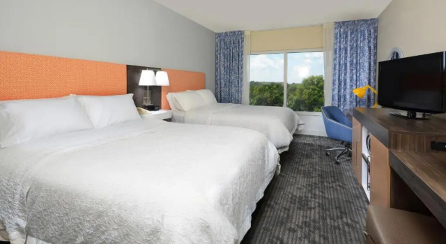 Четырёхместный номер Standard Hampton Inn & Suites Clinton