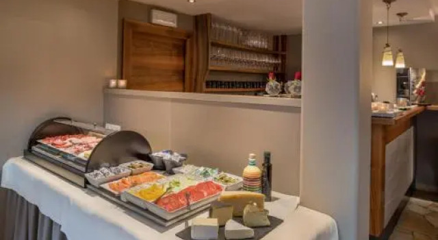 Charme Hotel Friedrich, Забронировать Отель Отели в центре Нова-Леванте, в центре