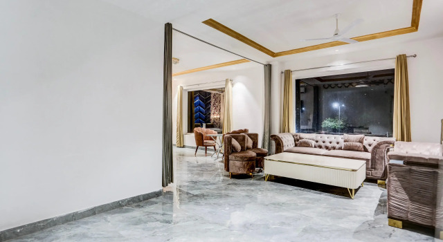 Люкс Palette by CheckIn Bareilly Formerly Bellazio Suites