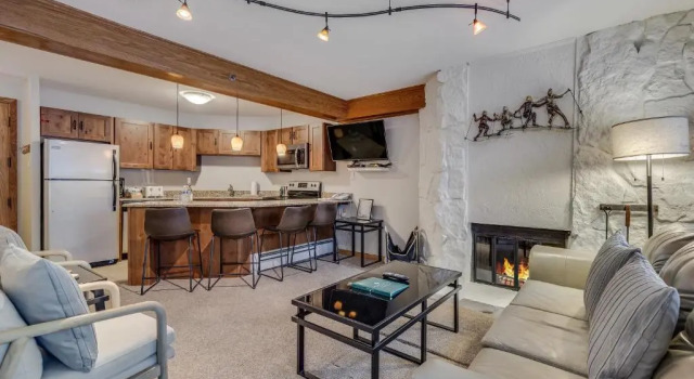 Laurelwood Condominiums Studio Premier Unit 201