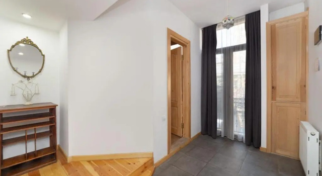 Duplex Opera 3, Забронировать Отель Мтацминда Тбилиси, рядом с Концертный зал Тбилиси