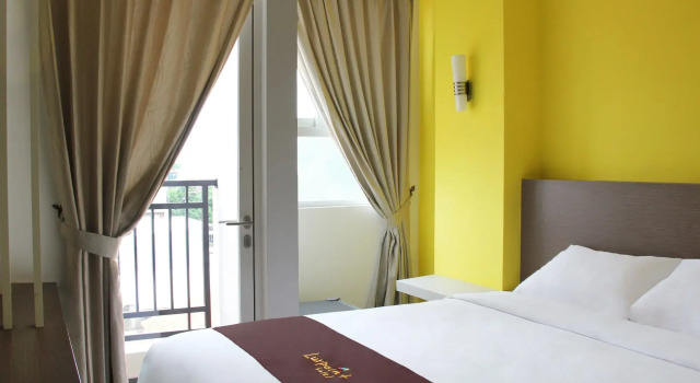 Luxpoint Hotel Surabaya, Reservar Hotel Hotéis em Surabaia com estacionamento, perto de Bratang Flower Market, Estacionamento