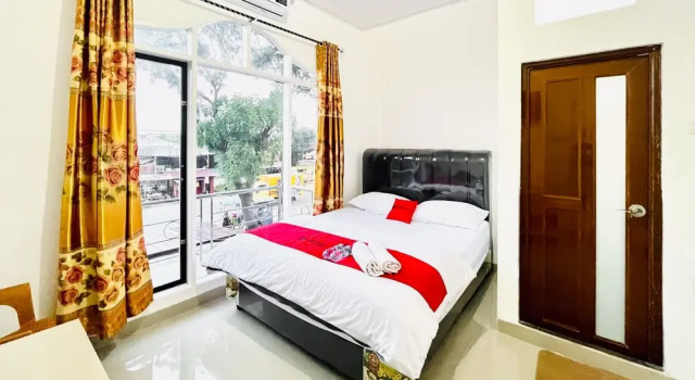 Номер Deluxe RedDoorz at Orien Guesthouse Pematang Siantar
