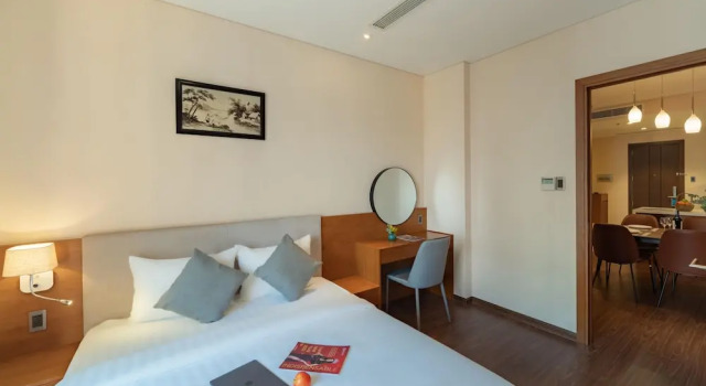 Люкс DHTS Business Hotel & Apartment