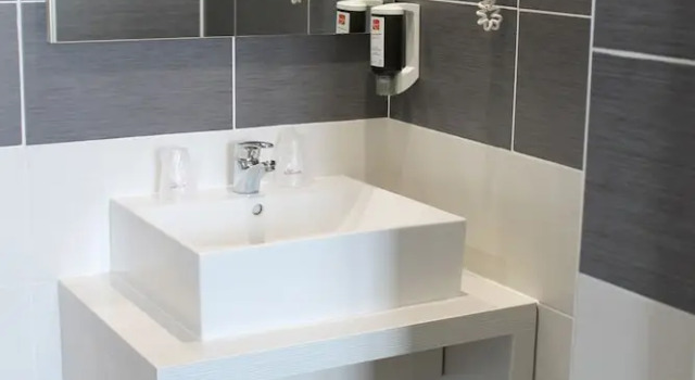 Трёхместный номер Standard Le Regina Hôtel et restaurant Canet-plage