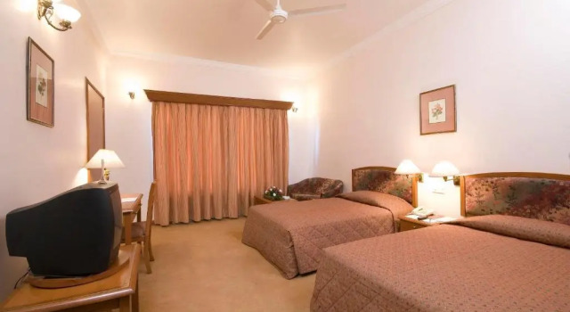 Люкс Hotel Express Residency-Jamnagar