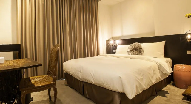 Полулюкс Cheers Boutique Hotel