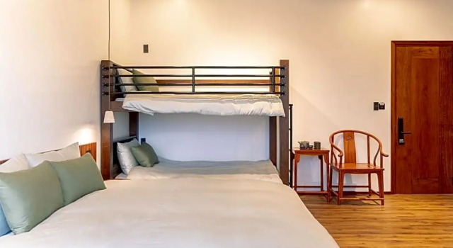 Семейный номер с балконом Pi Boutique Hotel