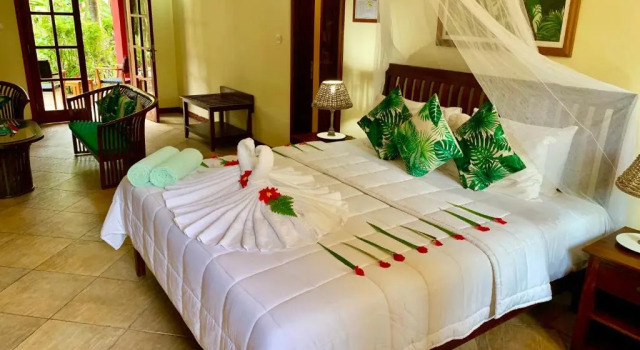 Полулюкс Castello Beach Hotel