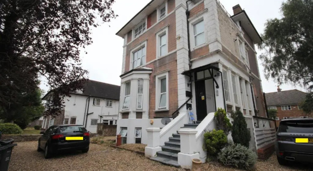 Eversley Gardens -Apt A, Book Hotel London London og omegn