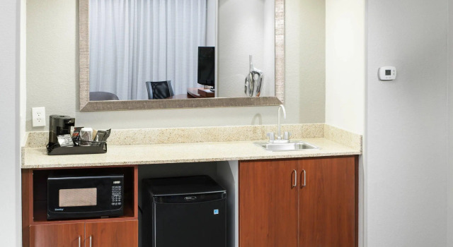 Двухместный люкс Courtyard by Marriott Birmingham Trussville