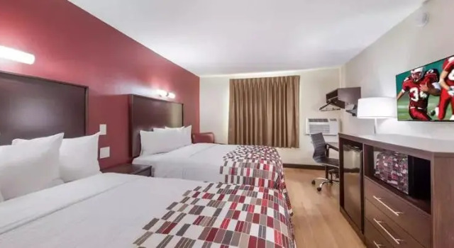 Четырёхместный номер Standard Red Roof Inn & Suites Denton