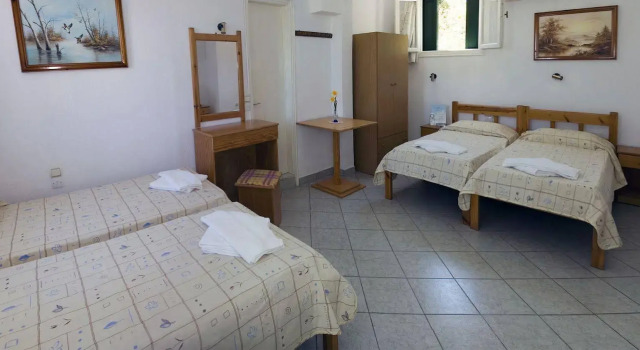 Alexandros Rooms & Studios