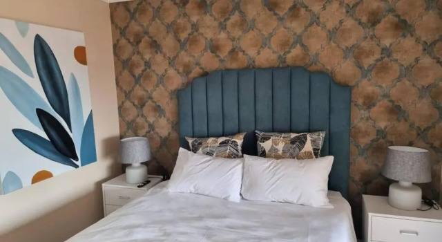 Beautiful 4 Bedroom Home in Durban North, Забронировать Отель Отели Glen Ashley с парковкой, Парковка