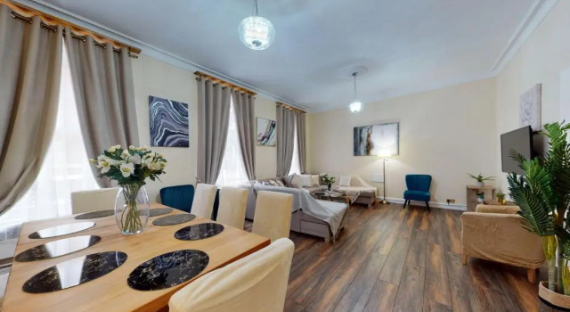 Апартаменты Royal с 4 комнатами Park Lane Apartments/Shaw House