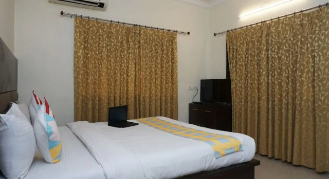 OYO 19691 Home Exotic 4BHK Lonavala Lake, Забронировать Отель Отели штата Махараштры с бассейном, Бассейн