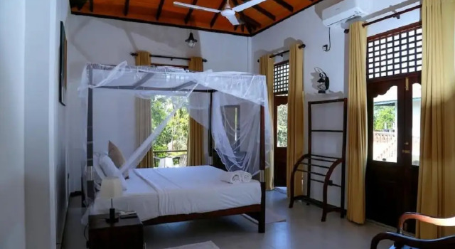 The villa has 6 bedrooms, 1 bathroom, a flat-screen Tv with satellite channels,