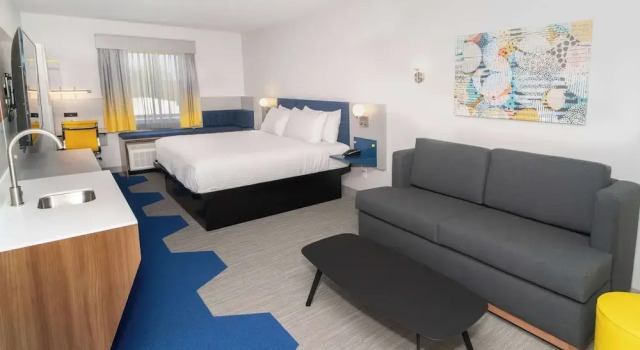 Люкс Microtel Inn & Suites by Wyndham Newark NY