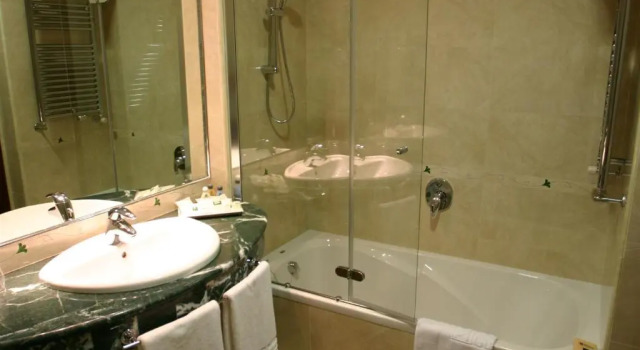 Четырёхместный номер Standard Sercotel Guadiana