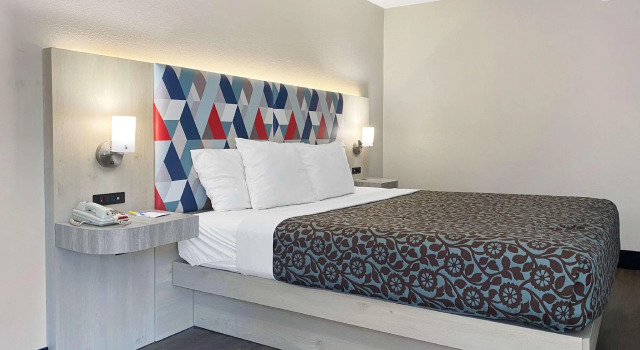 Двухместный люкс Days Inn & Suites by Wyndham Peachtree Corners Norcross