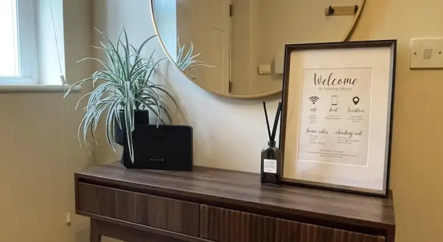 Cozy Manchester Hideaway With 2 Bedrooms, Забронировать Дом для отпуска Отели Манчестера с парковкой, Парковка