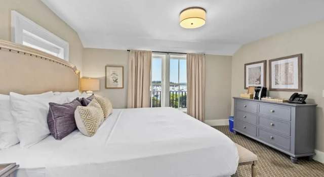 Люкс с видом на гавань Roche Harbor Resort